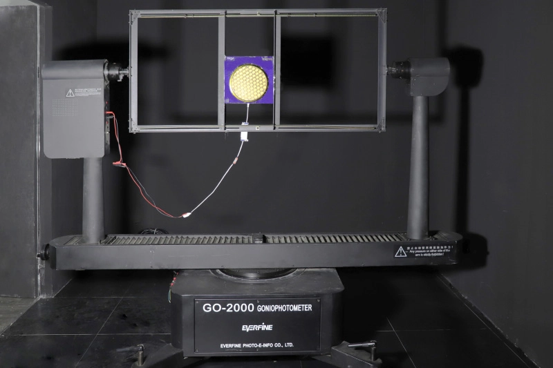 Testing Studio (2)GO-2000 goniophotometer testing light distribution of KEOU LED lamps